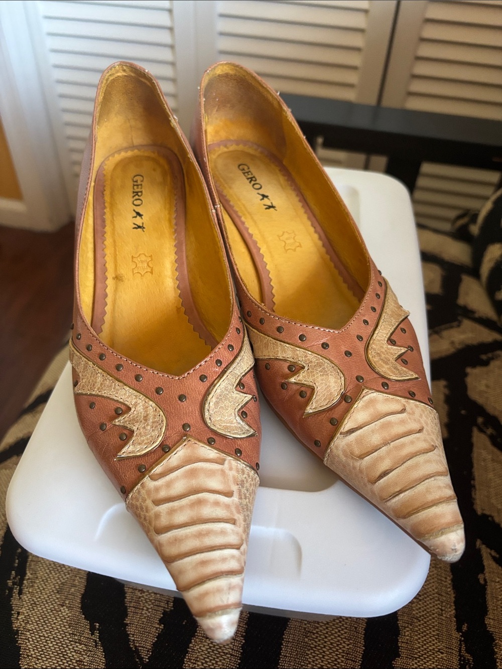 Women’s Two-Tone Pointed Leather Heels in Brown and Cream